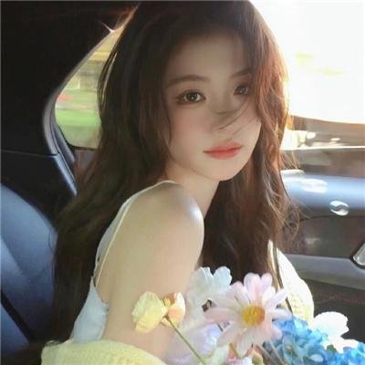 挥著翅膀的女孩